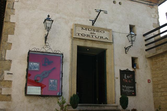 Ingresso del Museo della Tortura nel centro storico di San Marino